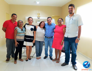 Leia mais sobre o artigo Prefeito Genival Bezerra entrega portarias de aposentadoria para três servidoras